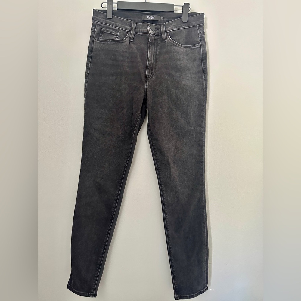Hudson Los Angeles
Barbara Super Skinny
Jeans sz 27 / 27" inseam
NWOT